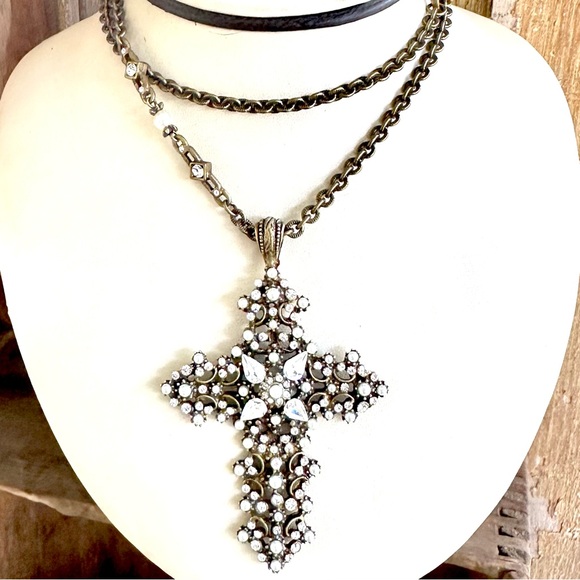 Sweet Romance Lace Cross Pendant Necklace Crystal & Seed Pearls NWOT - Picture 4 of 11